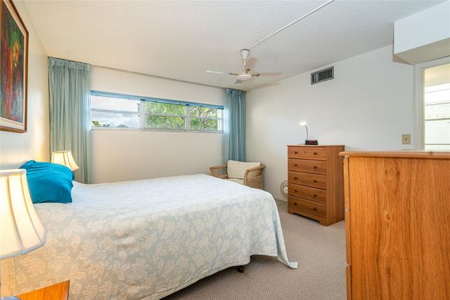 9611 N Hollybrook Lake Drive 107, Pembroke Pines, FL 33025
