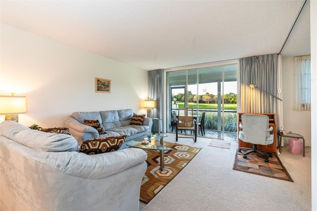 9611 N Hollybrook Lake Drive 107, Pembroke Pines, FL 33025