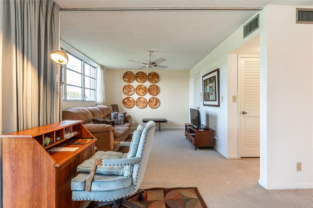 9611 N Hollybrook Lake Drive 107, Pembroke Pines, FL 33025
