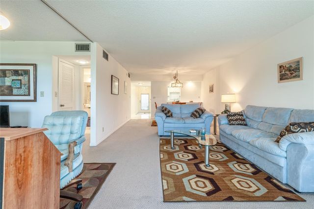 9611 N Hollybrook Lake Drive 107, Pembroke Pines, FL 33025