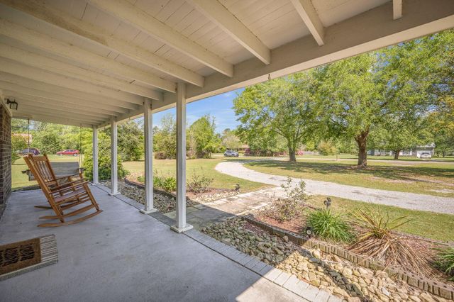 208 Mini Farm Road, Bonneau, SC 29431