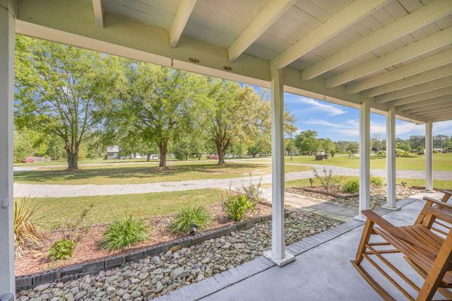 208 Mini Farm Road, Bonneau, SC 29431