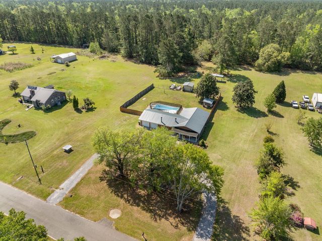 208 Mini Farm Road, Bonneau, SC 29431