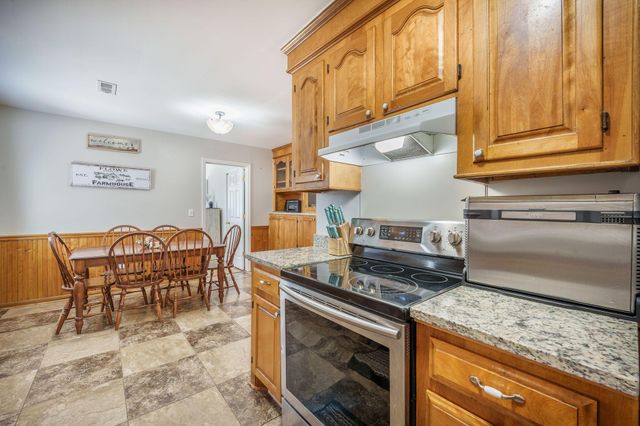 208 Mini Farm Road, Bonneau, SC 29431