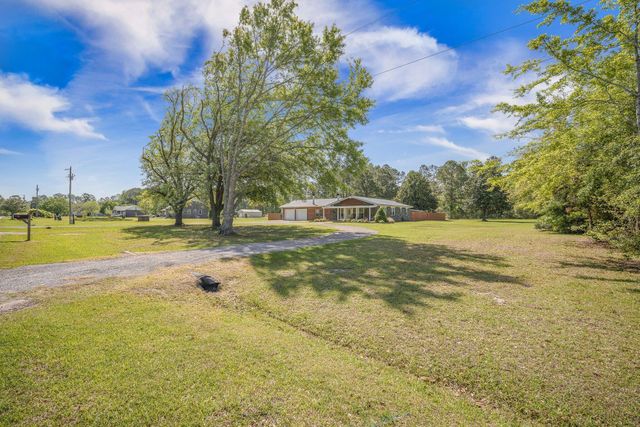 208 Mini Farm Road, Bonneau, SC 29431