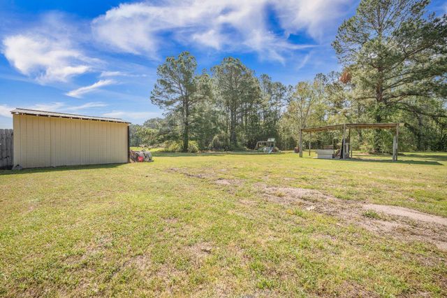 208 Mini Farm Road, Bonneau, SC 29431