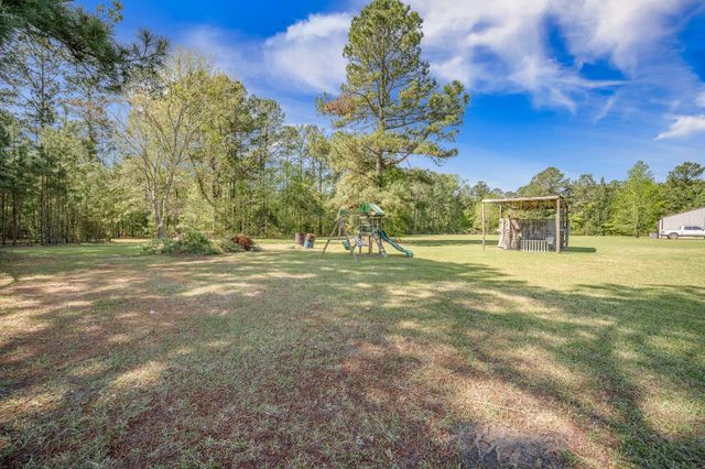 208 Mini Farm Road, Bonneau, SC 29431