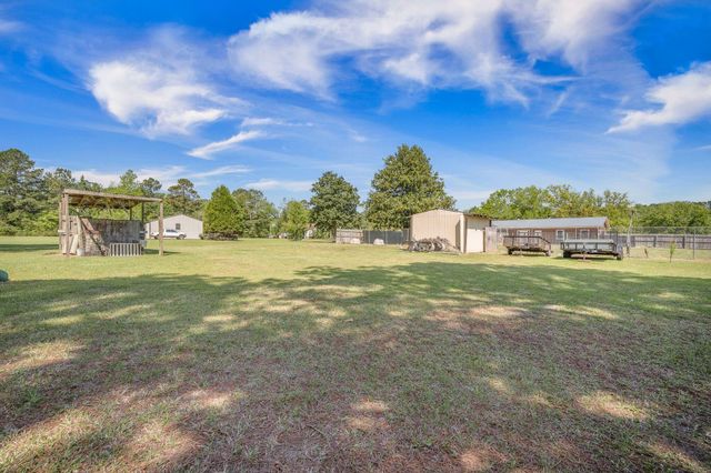 208 Mini Farm Road, Bonneau, SC 29431