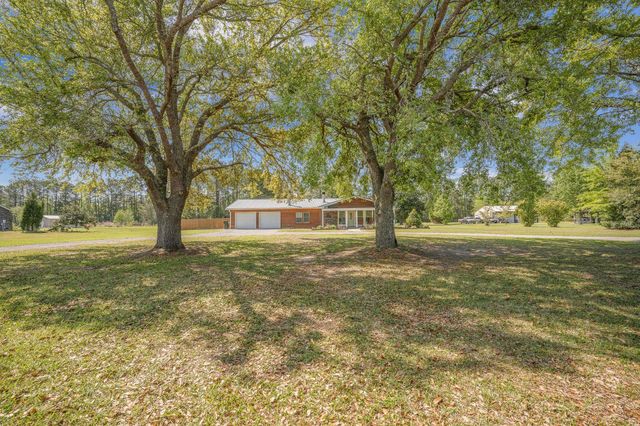 208 Mini Farm Road, Bonneau, SC 29431