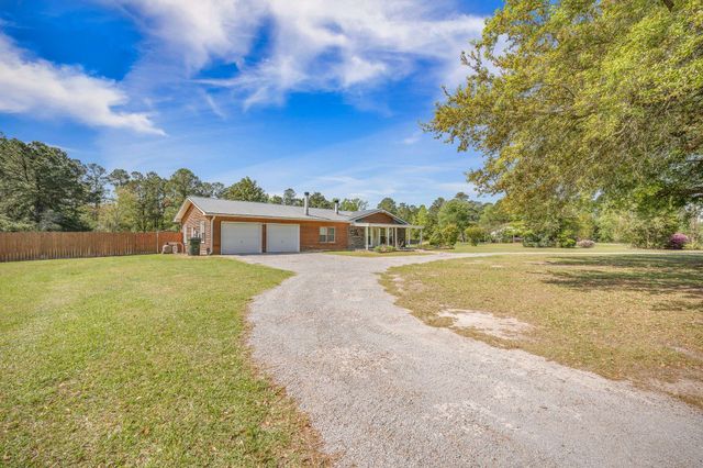 208 Mini Farm Road, Bonneau, SC 29431