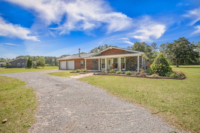 208 Mini Farm Road, Bonneau, SC 29431