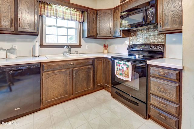 122 Crouse Drive, Amsterdam, NY 12010