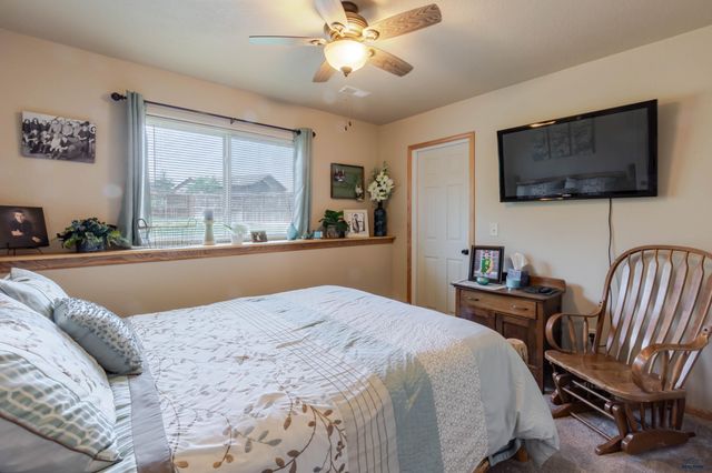 2423 SMITH AVE, Rapid City, SD 57701