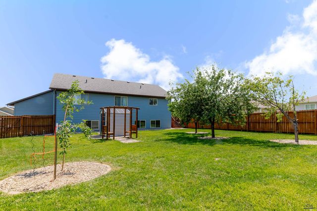 2423 SMITH AVE, Rapid City, SD 57701
