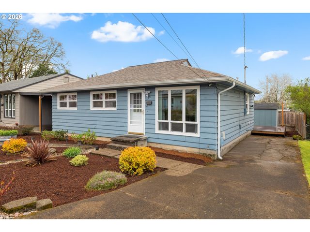 345 E GLOUCESTER St, Gladstone, OR 97027