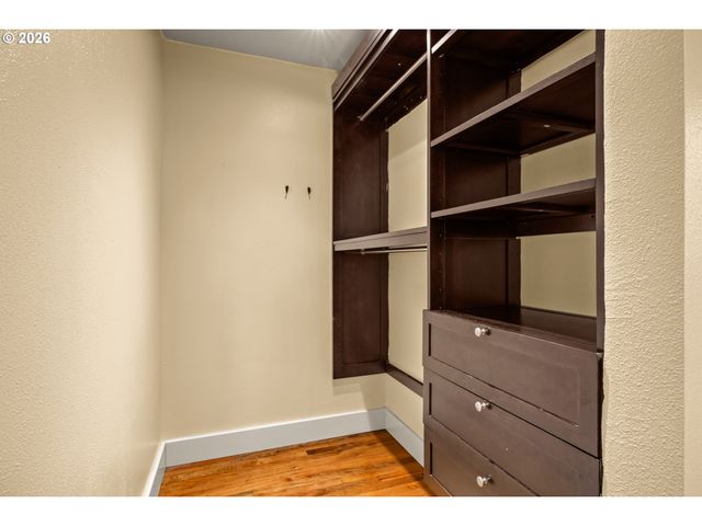 345 E GLOUCESTER St, Gladstone, OR 97027