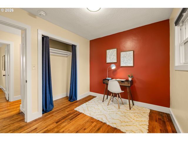 345 E GLOUCESTER St, Gladstone, OR 97027