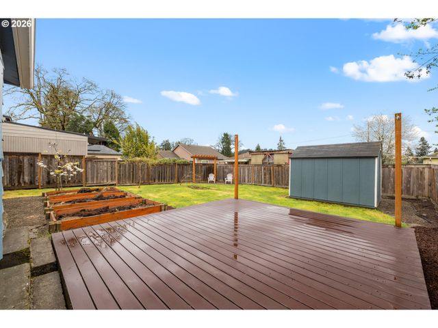 345 E GLOUCESTER St, Gladstone, OR 97027