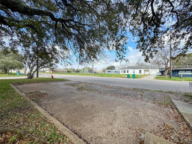 411 Avenue A 1, La Marque, TX 77568