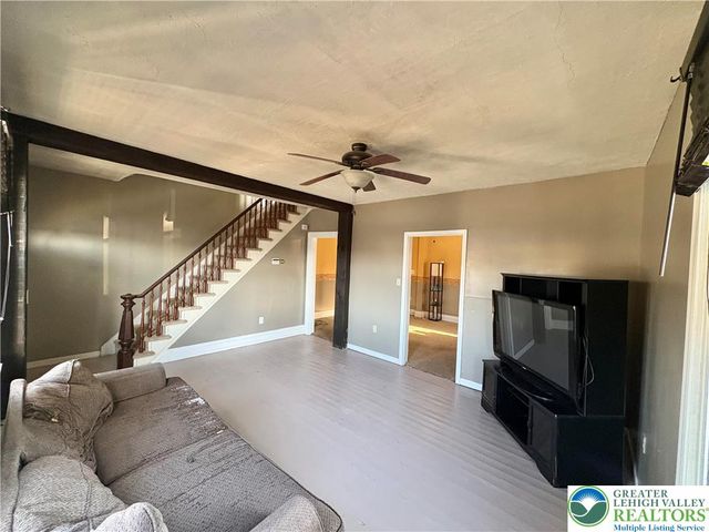 122 FRONT Street, Alburtis Boro, PA 18011