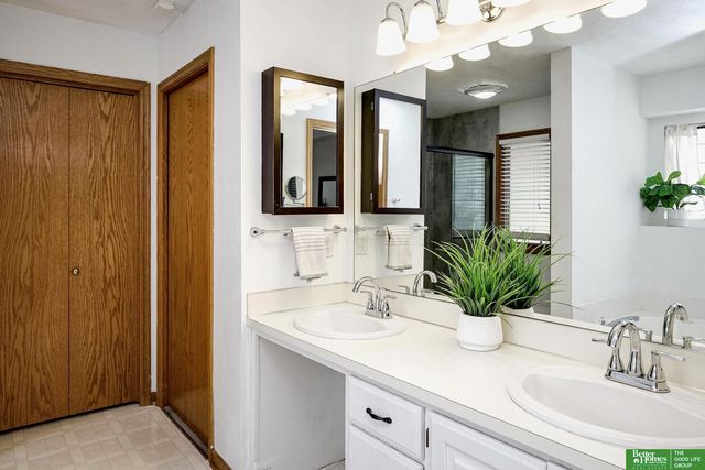 5109 Timberridge Drive, Papillion, NE 68133