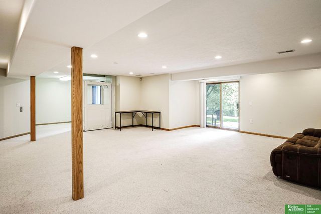 5109 Timberridge Drive, Papillion, NE 68133