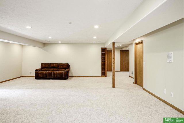 5109 Timberridge Drive, Papillion, NE 68133