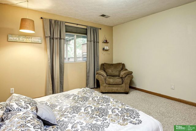 5109 Timberridge Drive, Papillion, NE 68133