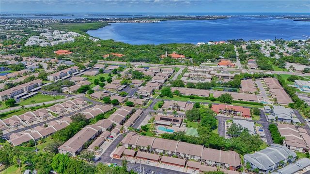 7163 28TH AVENUE W 7163, Bradenton, FL 34209