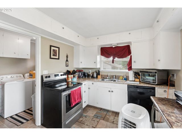 22222 Se ASH St, Gresham, OR 97030