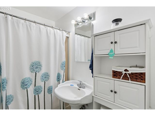 22222 Se ASH St, Gresham, OR 97030
