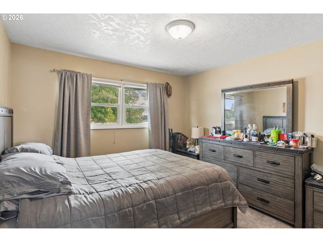 22222 Se ASH St, Gresham, OR 97030