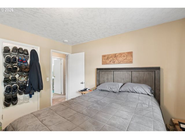 22222 Se ASH St, Gresham, OR 97030