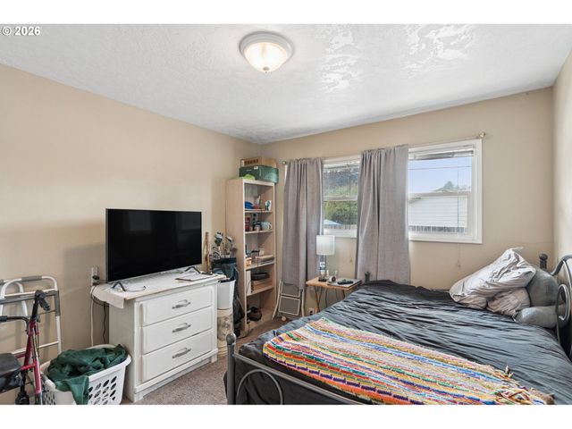 22222 Se ASH St, Gresham, OR 97030