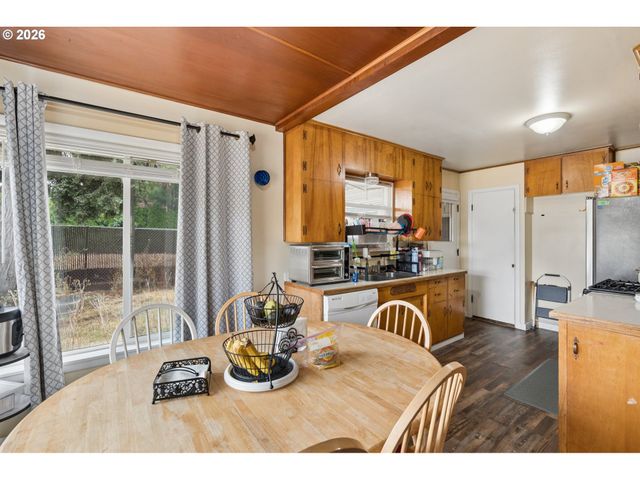 22222 Se ASH St, Gresham, OR 97030