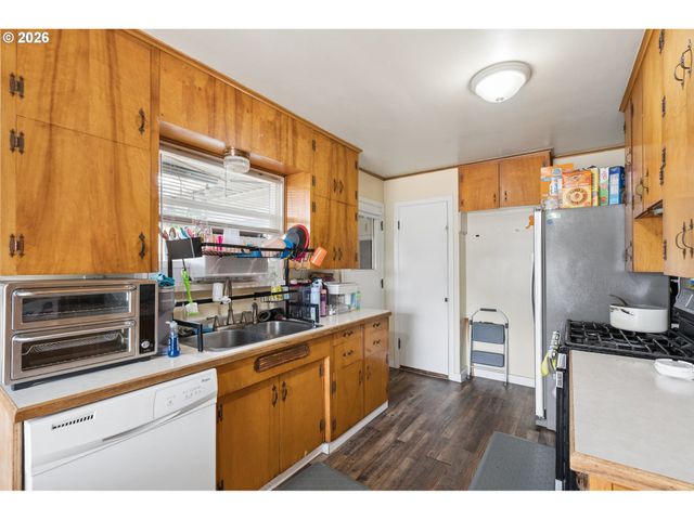 22222 Se ASH St, Gresham, OR 97030