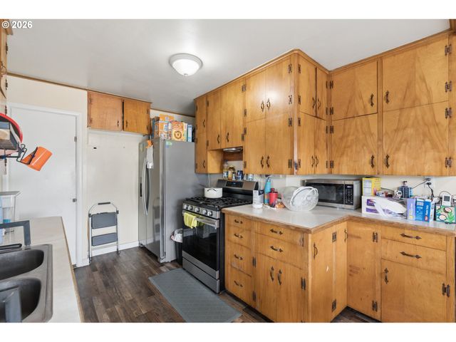 22222 Se ASH St, Gresham, OR 97030