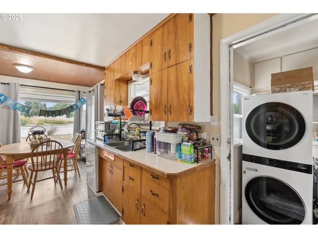22222 Se ASH St, Gresham, OR 97030