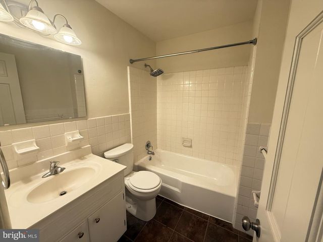2630 GIRARD AVE, West Lawn, PA 19609