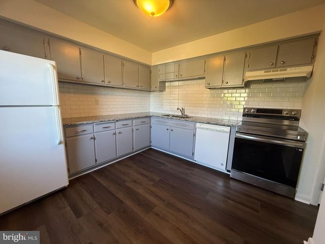 2630 GIRARD AVE, West Lawn, PA 19609