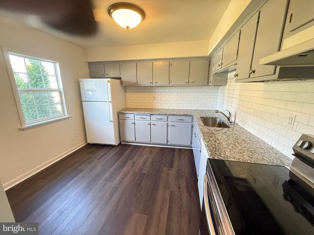 2630 GIRARD AVE, West Lawn, PA 19609