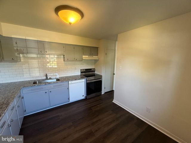 2630 GIRARD AVE, West Lawn, PA 19609