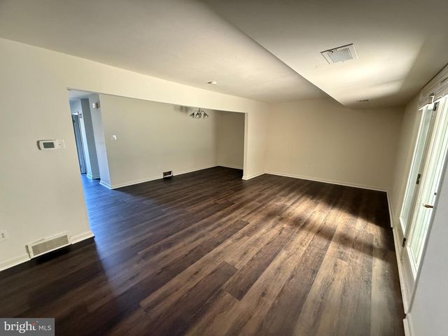 2630 GIRARD AVE, West Lawn, PA 19609