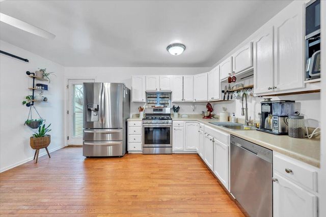 1002 Red LN, Salem, VA 24153