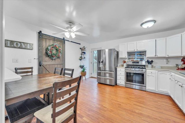 1002 Red LN, Salem, VA 24153