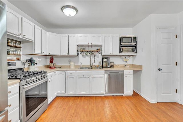 1002 Red LN, Salem, VA 24153