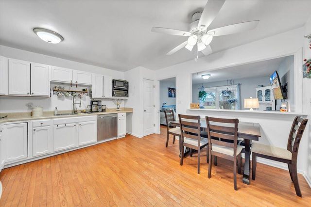 1002 Red LN, Salem, VA 24153