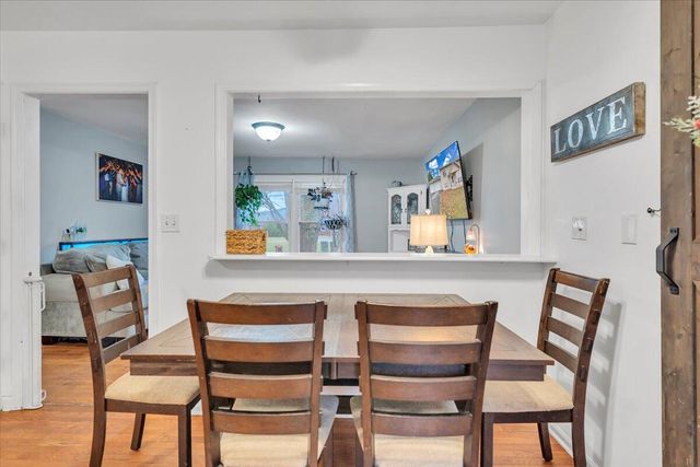 1002 Red LN, Salem, VA 24153