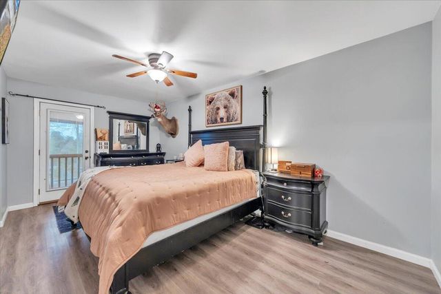 1002 Red LN, Salem, VA 24153