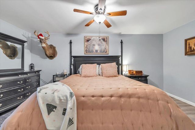 1002 Red LN, Salem, VA 24153